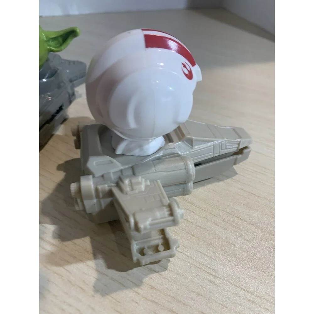 McDonald’s Star Wars 2020 Luke Skywalker Flying X Fighter & Yoda Flyng Destroyer